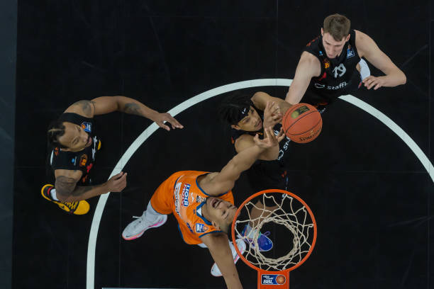 的竞争中脱 的竞争中脱