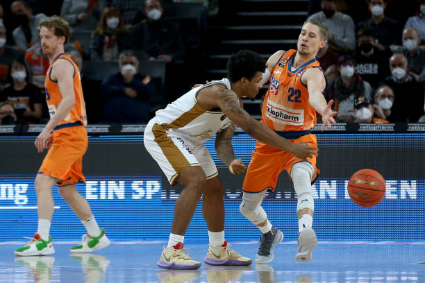 队长不仅要 队长不仅要