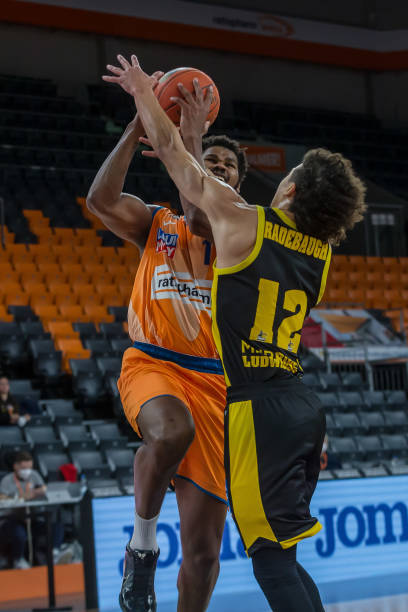 这使得他的 这使得他的