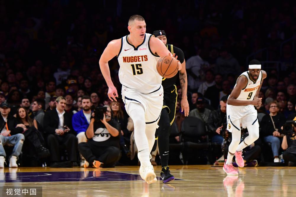 中所展现出 中所展现出